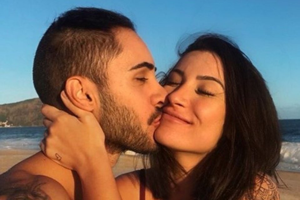 Blogueira e youtuber usou o Instagram para se pronunciar sobre o término do relacionamento