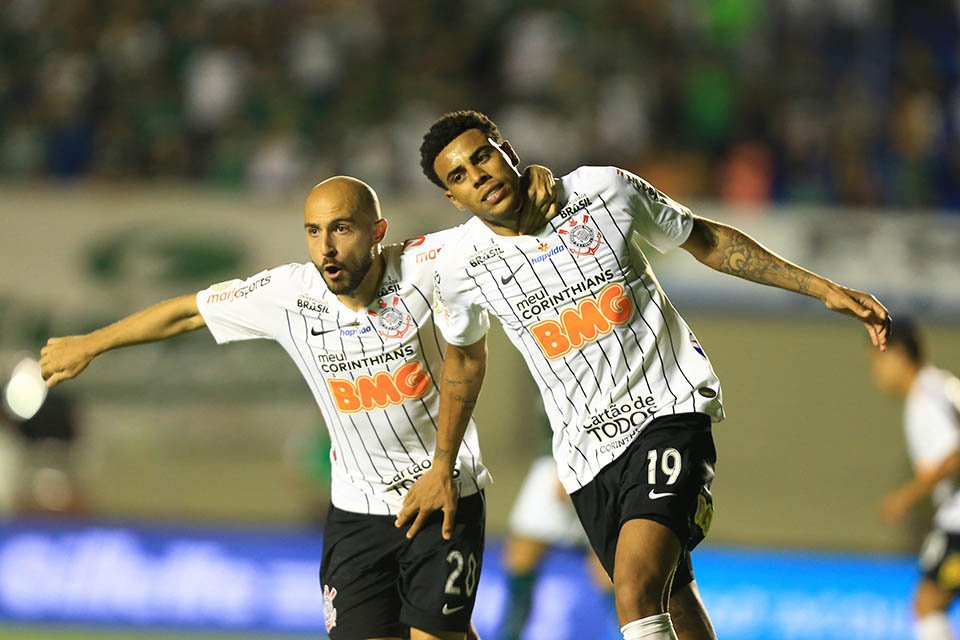 Com gol de Gustavo no fim do jogo, Corinthians empata com a