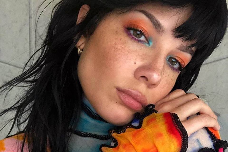 Cantora diz que leite materno deixa a pele perfeita; médica avalia 3