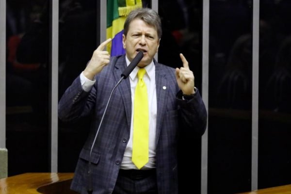 Bolsonarista chama colega do PSol de milionário, mas tem 6 vezes mais