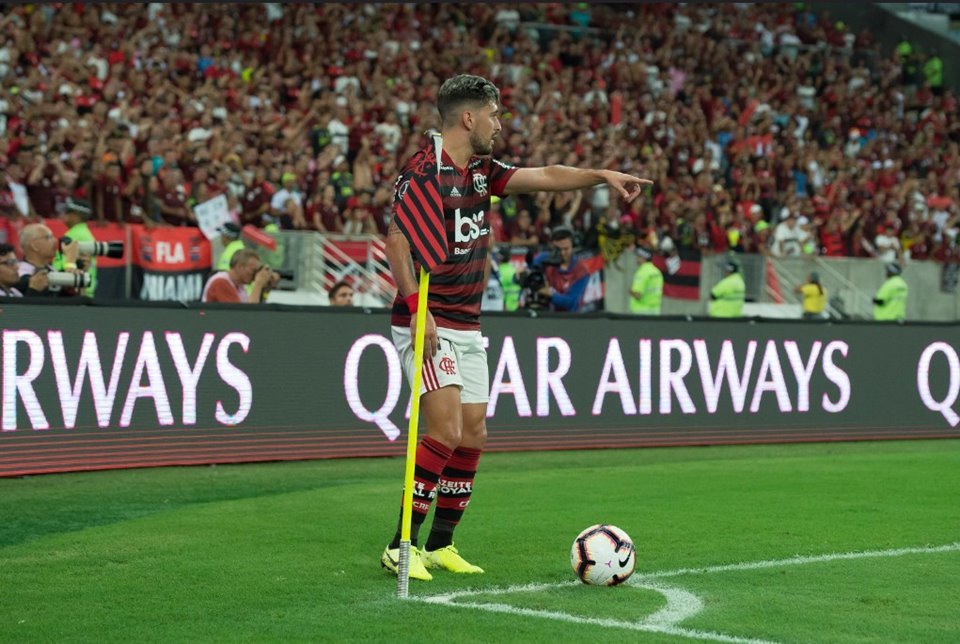 Arrascaeta é convocado e poderá desfalcar o Flamengo em clássico