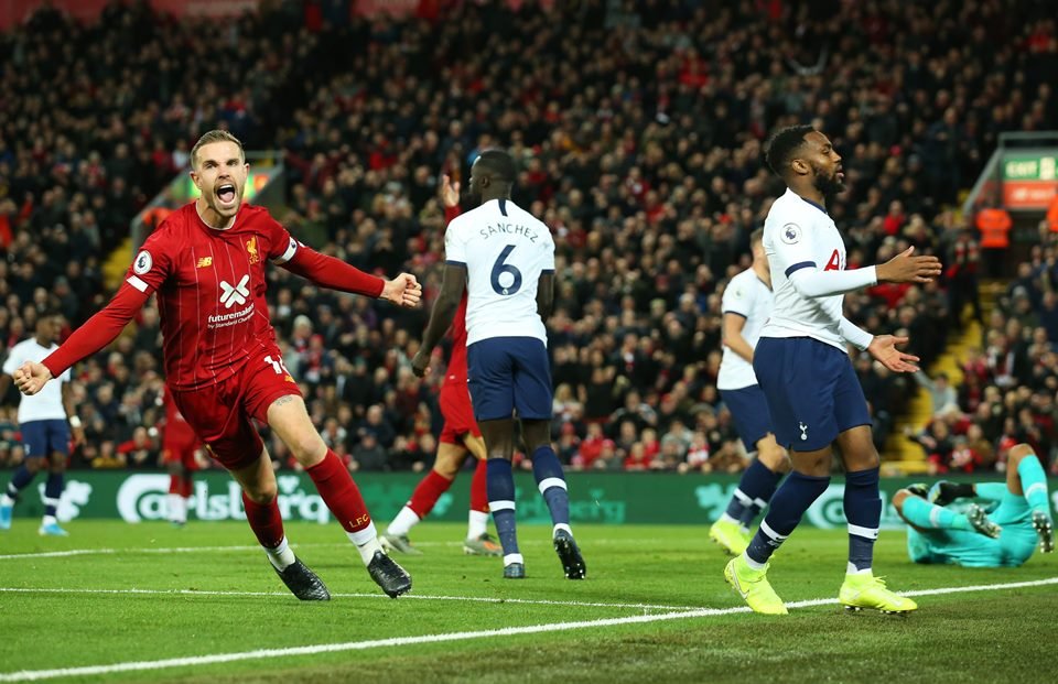 Liverpool tropeça, fica no empate com o United e vê Arsenal líder