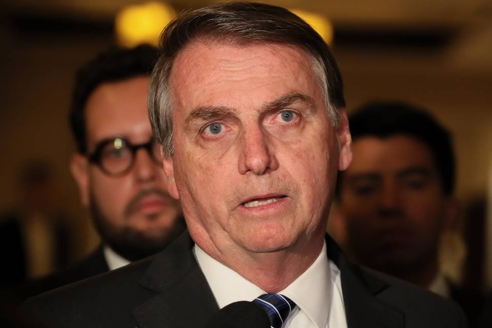Bolsonaro puxa a orelha dos filhos: 'A campanha acabou