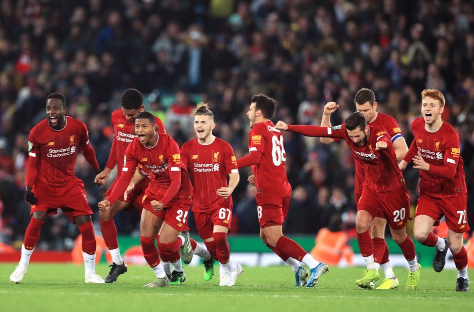 Liverpool busca empate contra o Arsenal em jogo de gols brasileiros