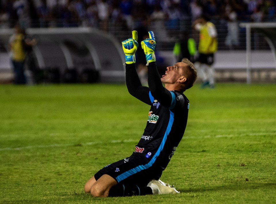 CSA sai na frente, mas deixa Grêmio empatar jogo no Rei Pelé 