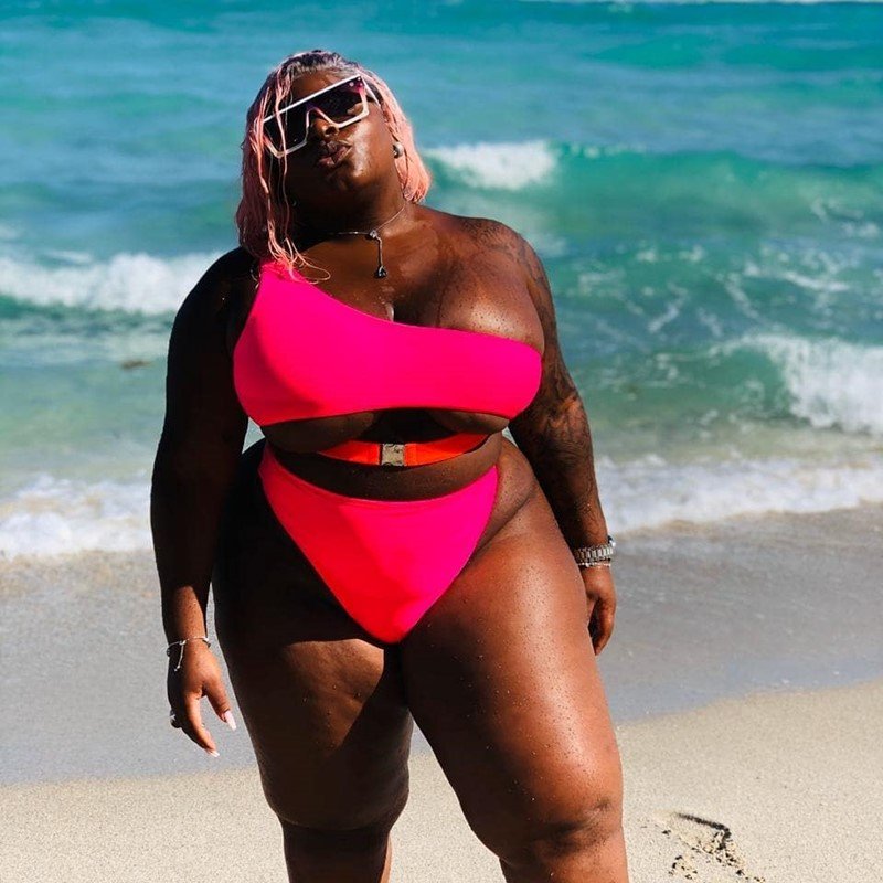 Jojo Todynho na praia