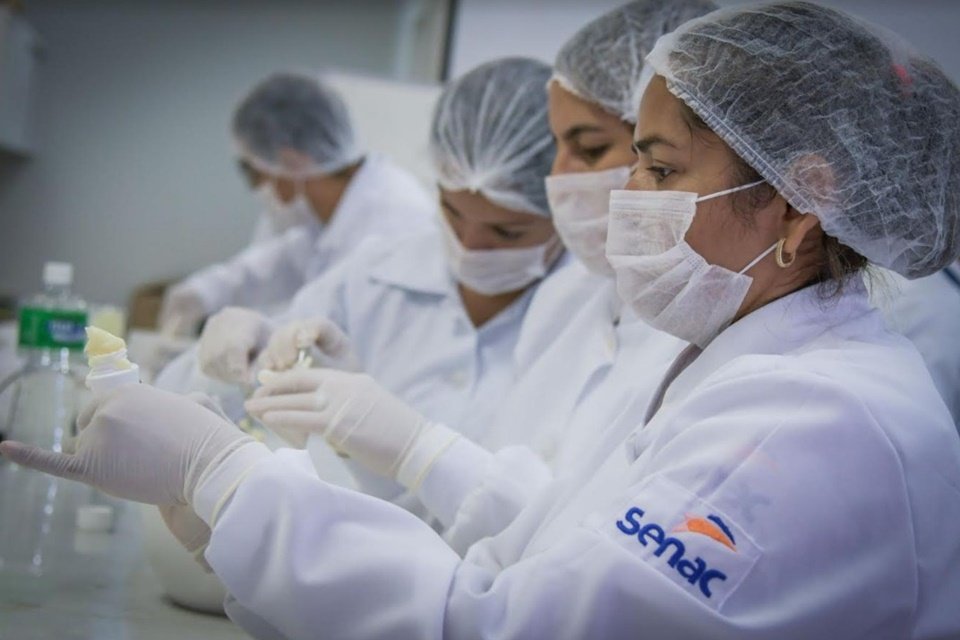 Alunas participam de curso no Senac
