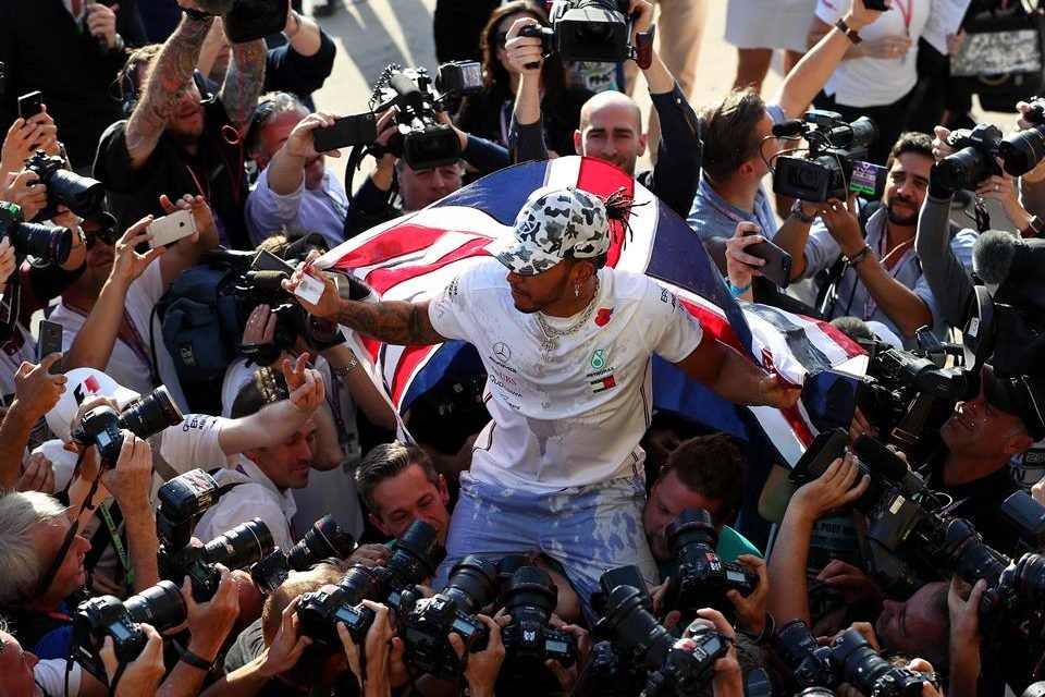 Resultado de imagem para O inglês Lewis Hamilton conquista o hexacampeonato mundial de Fórmula 1"