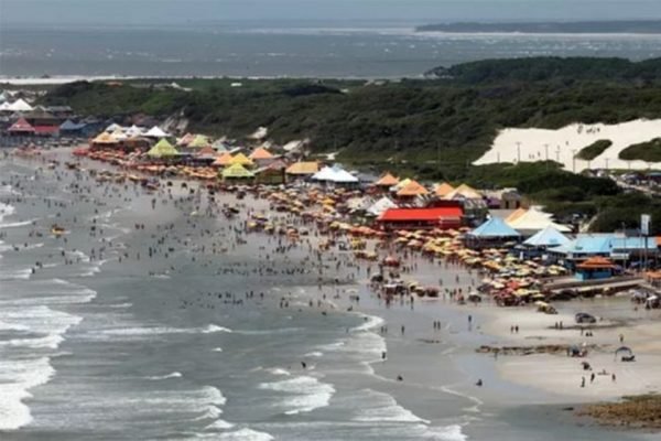 Praia no Pará afetada por óleo