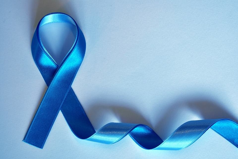 fita azul relacionada ao câncer de próstata - Metrópoles
