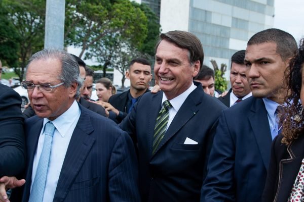 Bolsonaro e Guedes entregam ao Congresso pacote de reformas