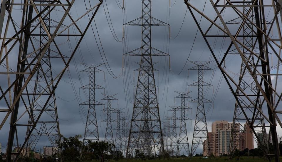 Postes de energia elétrica