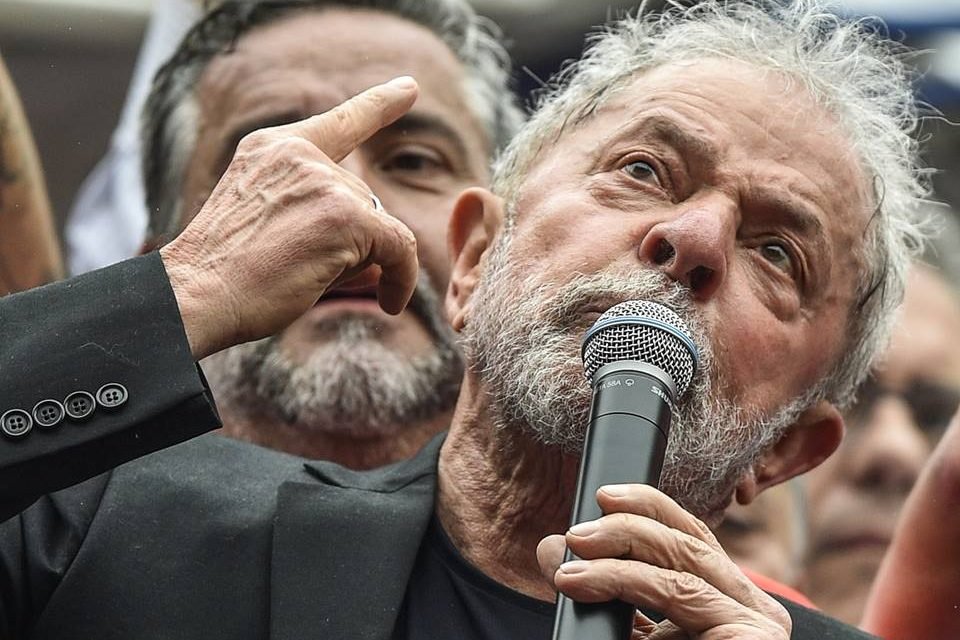 Lula discursa