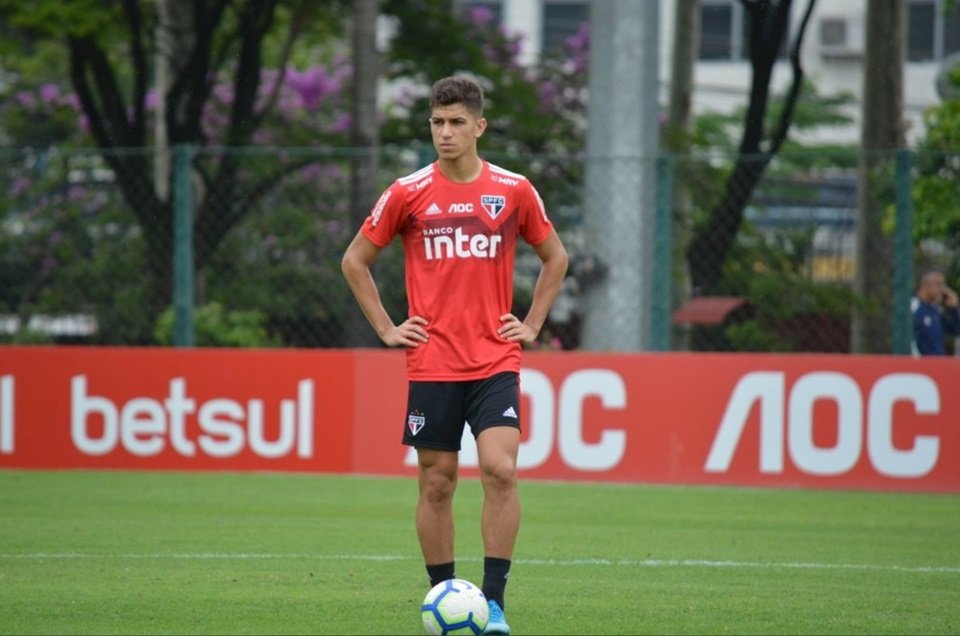 Vitor Bueno fica à disposição para São Paulo x AthleticoPR Metrópoles