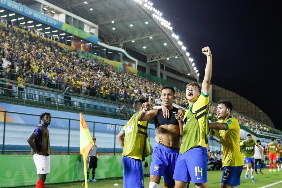 Agora é semifinal! Brasil vence Itália e avança na Copa do Mundo Sub-17