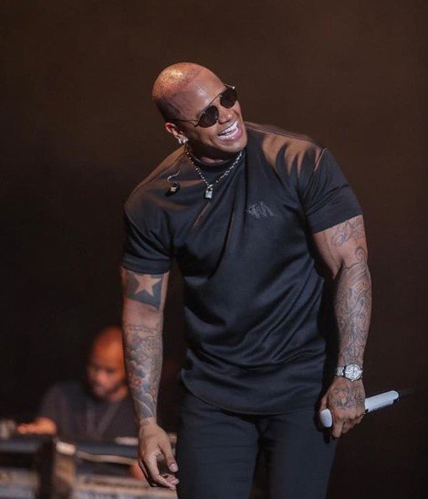 Leo Santana se apresentando em show