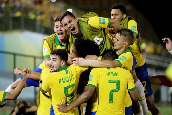 De virada, Brasil vence o México e ganha o campeonato Mundial Sub