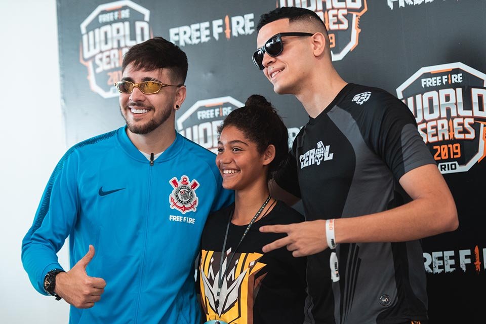 Elenco do Corinthians campeão mundial de Free Fire termina em