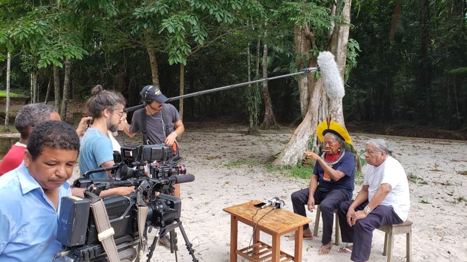 “Cadê o Queiroz?”, questiona cacique Raoni em evento na Amazônia
