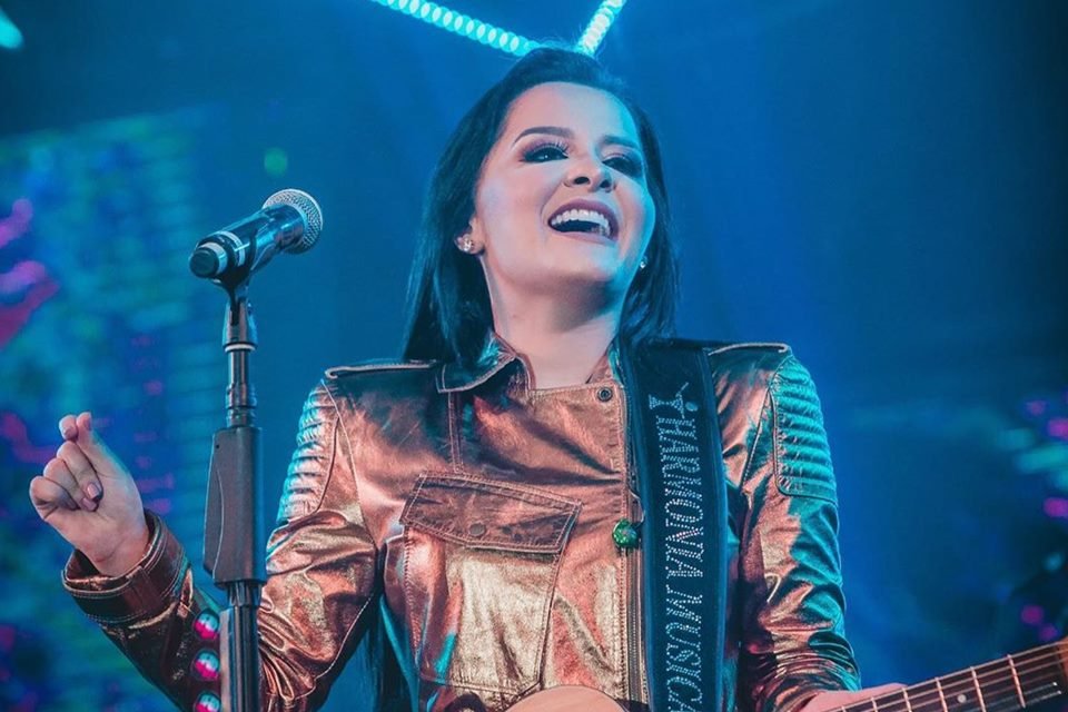 maraisa cantando