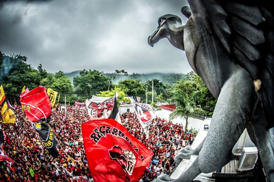 Voos do Flamengo fazem alusão aos “títulos” da Libertadores