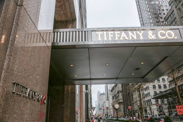 Compra bilionária da Tiffany & Co. pelo LVMH corre o risco de ser  cancelada. Aos detalhes! - Glamurama