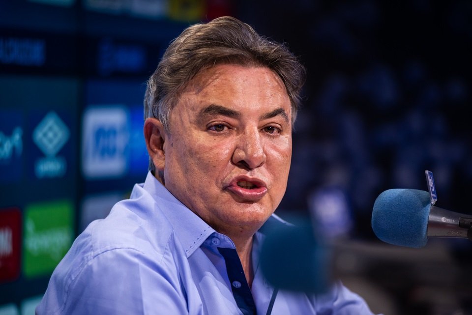 Zezé Perrella em coletiva