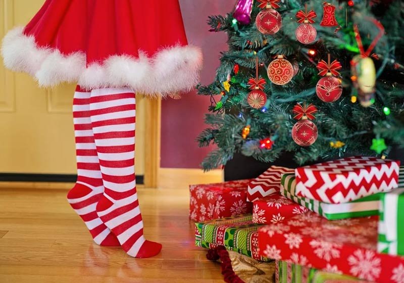 Veja 6 ideias charmosas para decorar uma árvore de Natal pequena