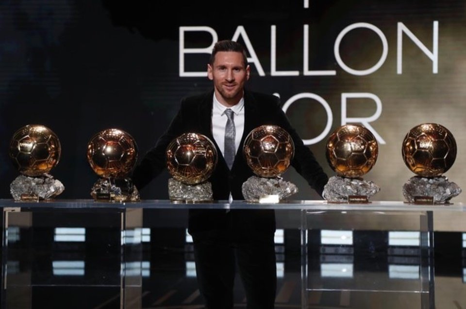 Messi vence a sexta Bola de Ouro. Ronaldo foi terceiro