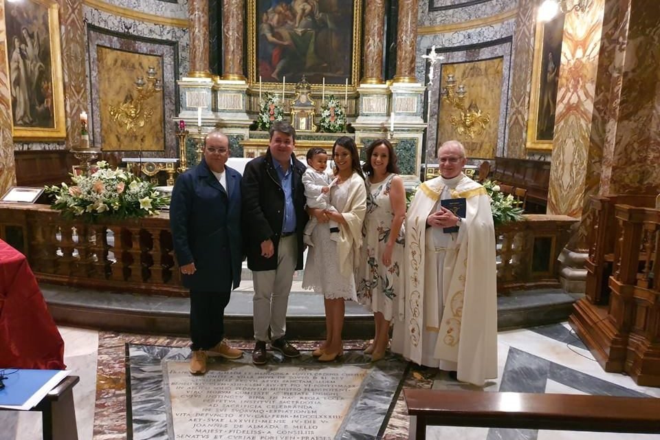 Resultado de imagem para Filho mais novo do governador Ibaneis Rocha é batizado em igreja de Roma