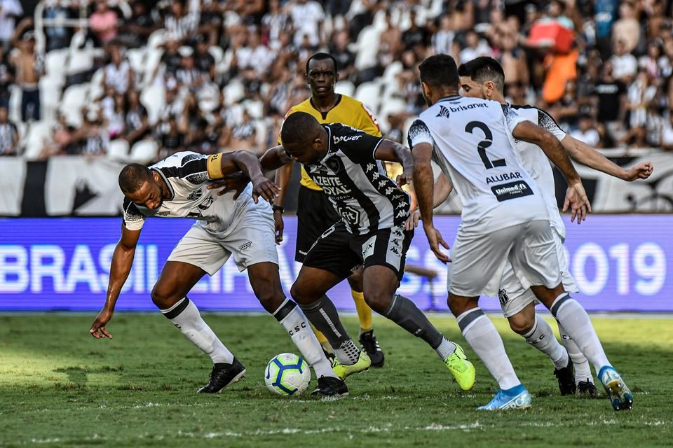 Fortaleza empata com Botafogo e mantém Palmeiras na liderança do  Brasileirão