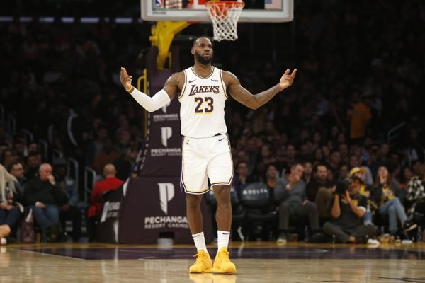 Anthony Davis tem atuação de gala e Lakers vence o Jazz