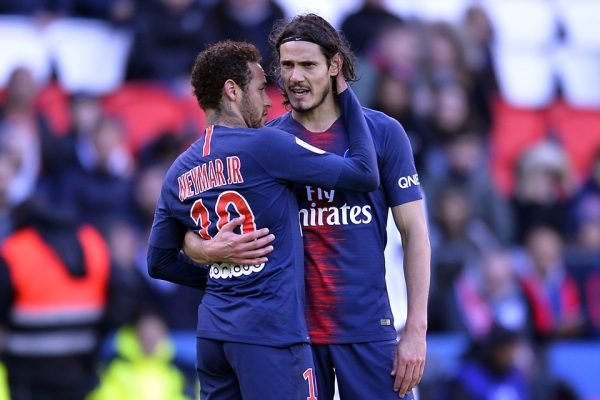 Curativos de Neymar e Cavani chamam a atenção de internautas