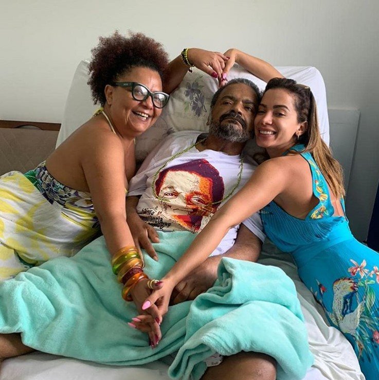 Anitta faz visita especial a Arlindo Cruz Trouxe muita alegria