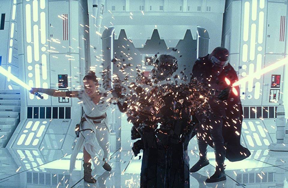 Para delírio dos fãs, 'Star wars: O despertar da força' chega aos