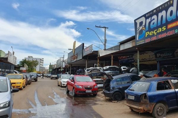 Detran-DF aperta fiscalização em lojas que vendem peças de carros