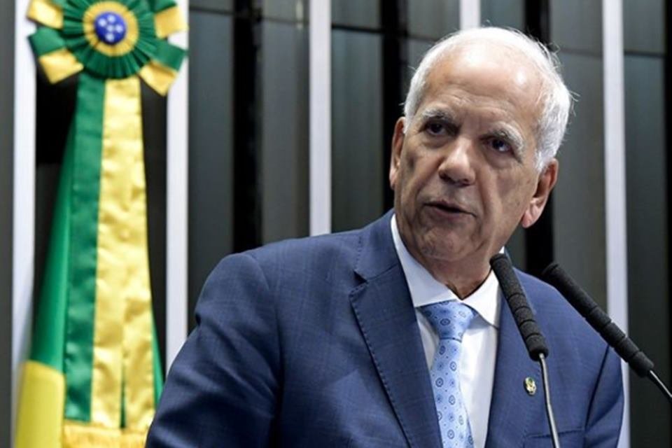 Senador quer plebiscito sobre foro especial e prisão em 2ª instância