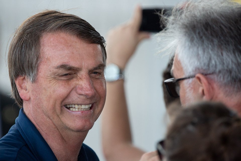 Presidente Jair Bolsonaro na portaria do palacio do Alvorada