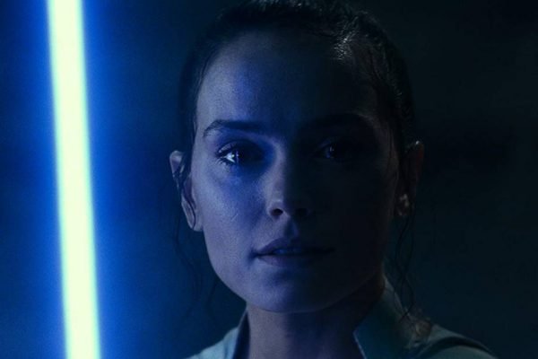 Para delírio dos fãs, 'Star wars: O despertar da força' chega aos