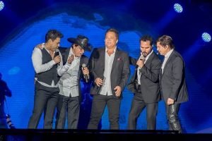 Zezé di Camargo & Luciano, Chitãozinho & Xororó e Leonardo em turnê com projeto Amigos