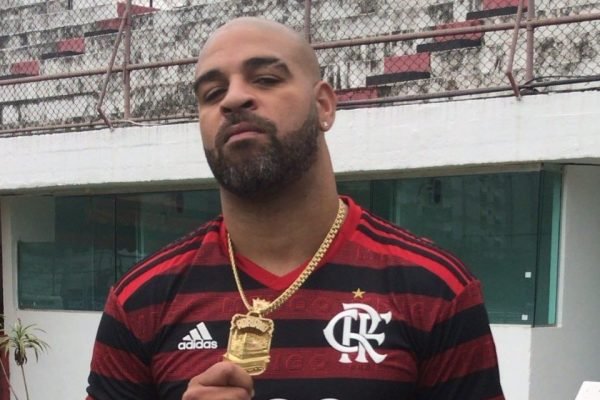 Adriano Imperador Vive Affair Com Jovem 19 Anos Mais Nova Metrópoles