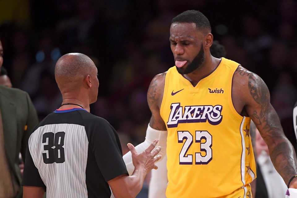 Saiba mais sobre a vida de LeBron James – astro do basquete – Blog