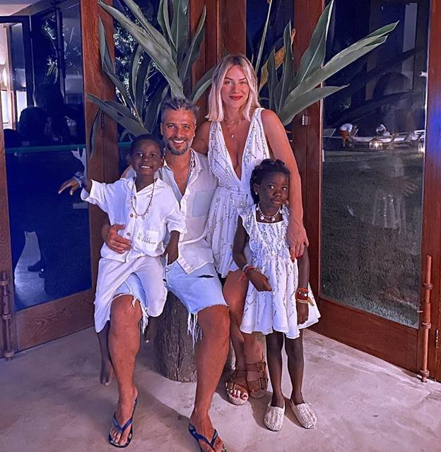 Giovanna Ewbank, Bruno Gagliasso e seus filhos, Titi e Bless