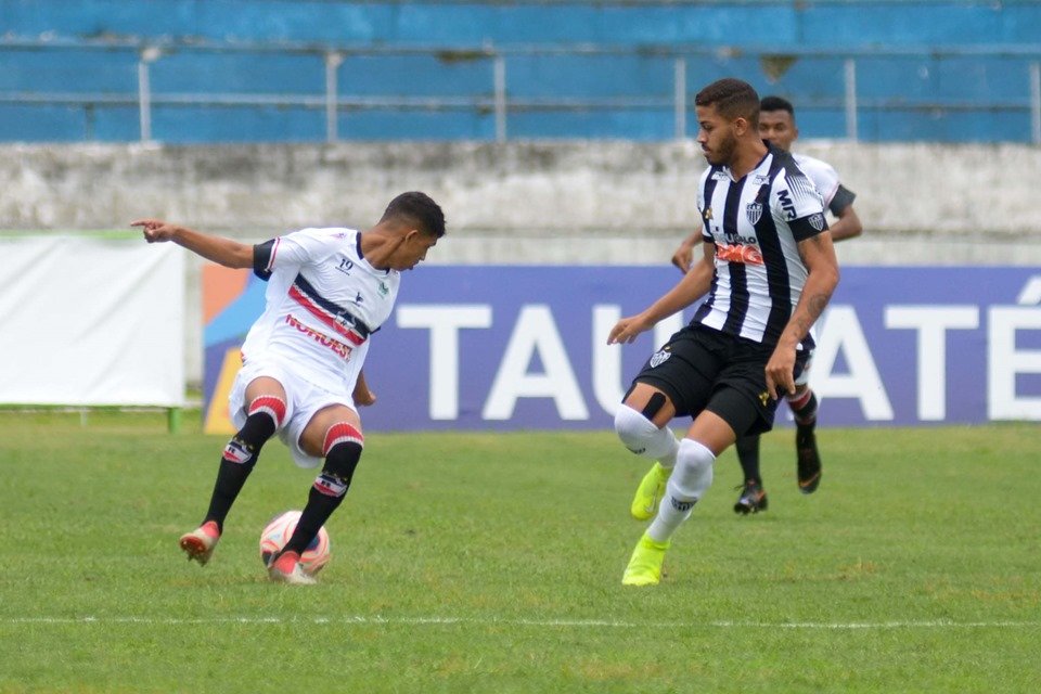 Com golaço de Foguinho, Chapecoense vence o CRB