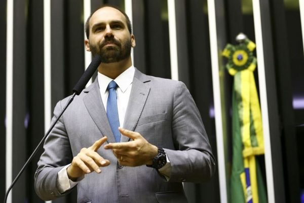 Xadrez de como Bolsonaro herdou a rede neopentecostal de Eduardo