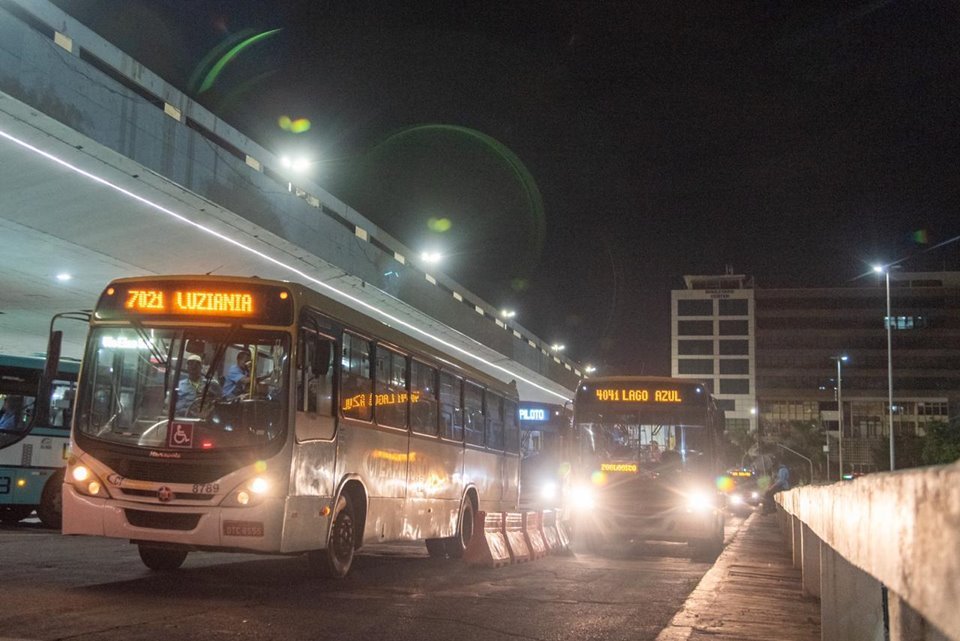 Ônibus na Rodoviária do Plano Piloto