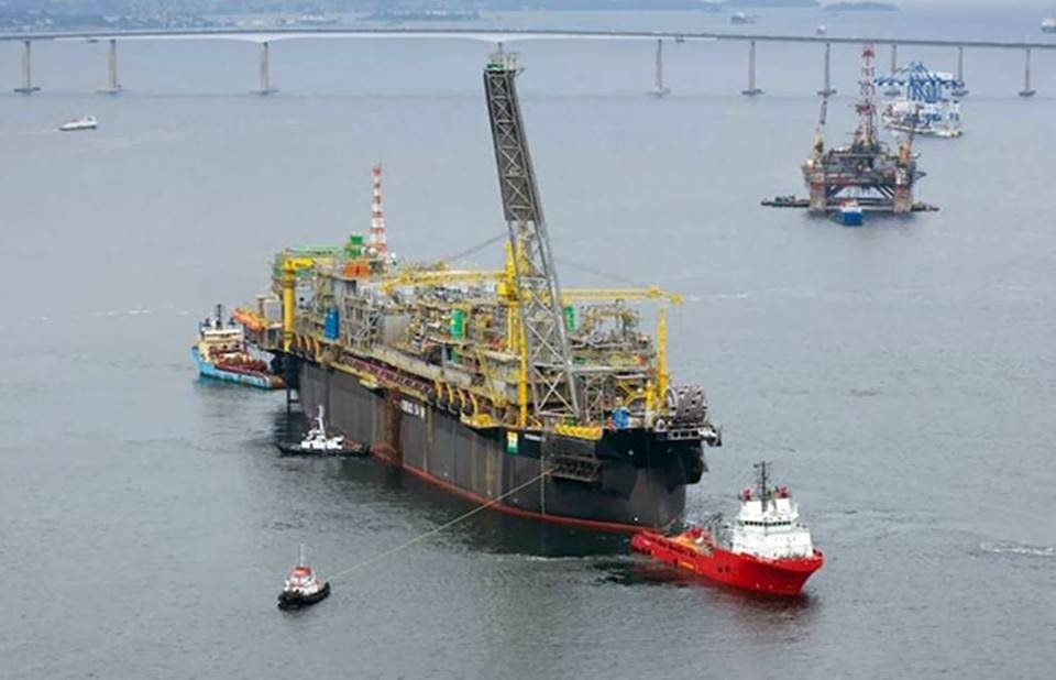 Resultado de imagem para Brasileiro morre após ingerir etanol em plataforma da Petrobras