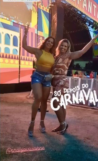 Viviane Ara Jo Curte Noitada No Rio Acompanhada Do Novo Namorado Metr Poles