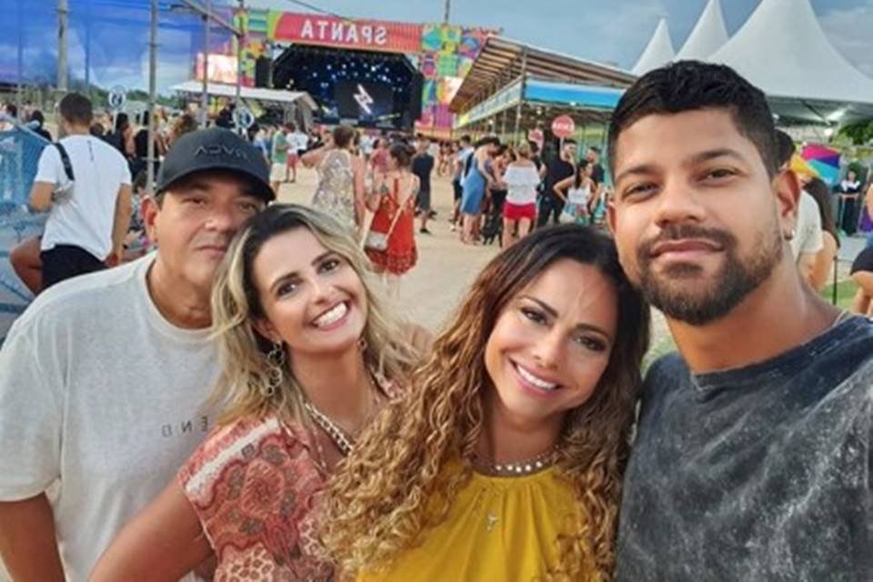 Viviane Araújo curte noitada no Rio acompanhada do novo namorado Metrópoles