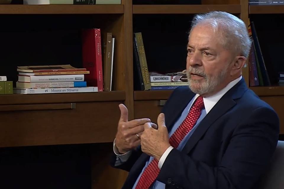 Lula dá entrevista